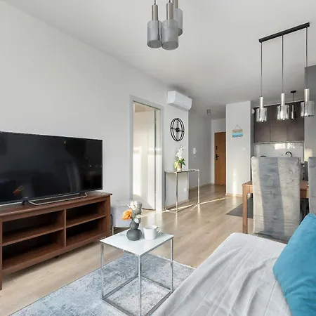 Modern & Functional With Air Conditioning And Balcony By Renters * Kołobrzeg